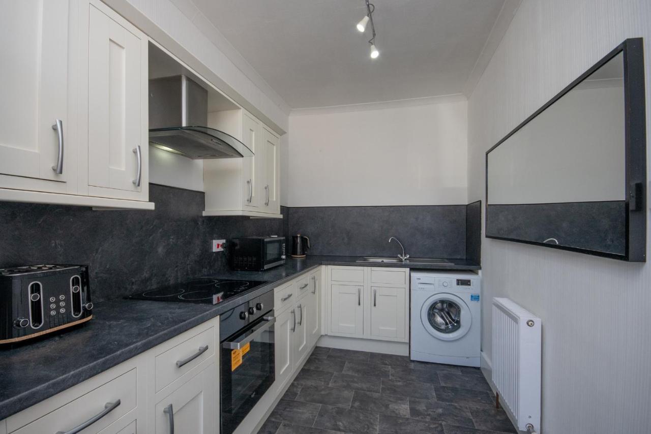 Dwellcome Home Ltd 1 Bed Apt, Half Mile To Union Street Yet Quiet, Free Parking, Fast Wifi, Ideal For Long Term Contractor, Etc Stays, Fully Equipped Kitchen, Regular Housekeeping Option - See Our Site For Assurance Aberdeen Exterior photo
