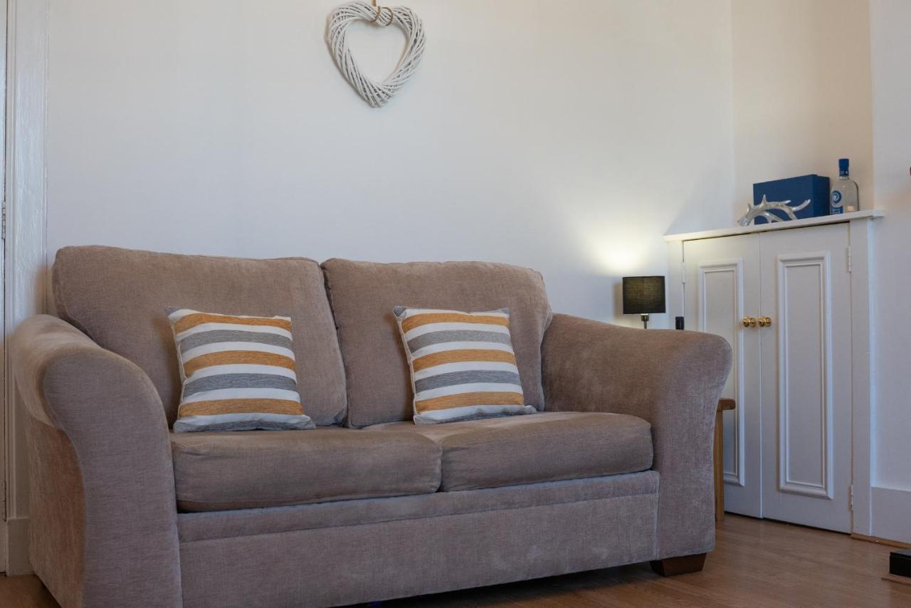 Dwellcome Home Ltd 1 Bed Apt, Half Mile To Union Street Yet Quiet, Free Parking, Fast Wifi, Ideal For Long Term Contractor, Etc Stays, Fully Equipped Kitchen, Regular Housekeeping Option - See Our Site For Assurance Aberdeen Exterior photo